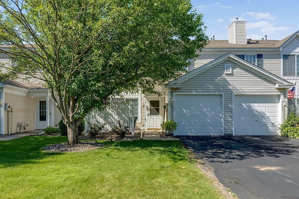 One stall garage, front patio