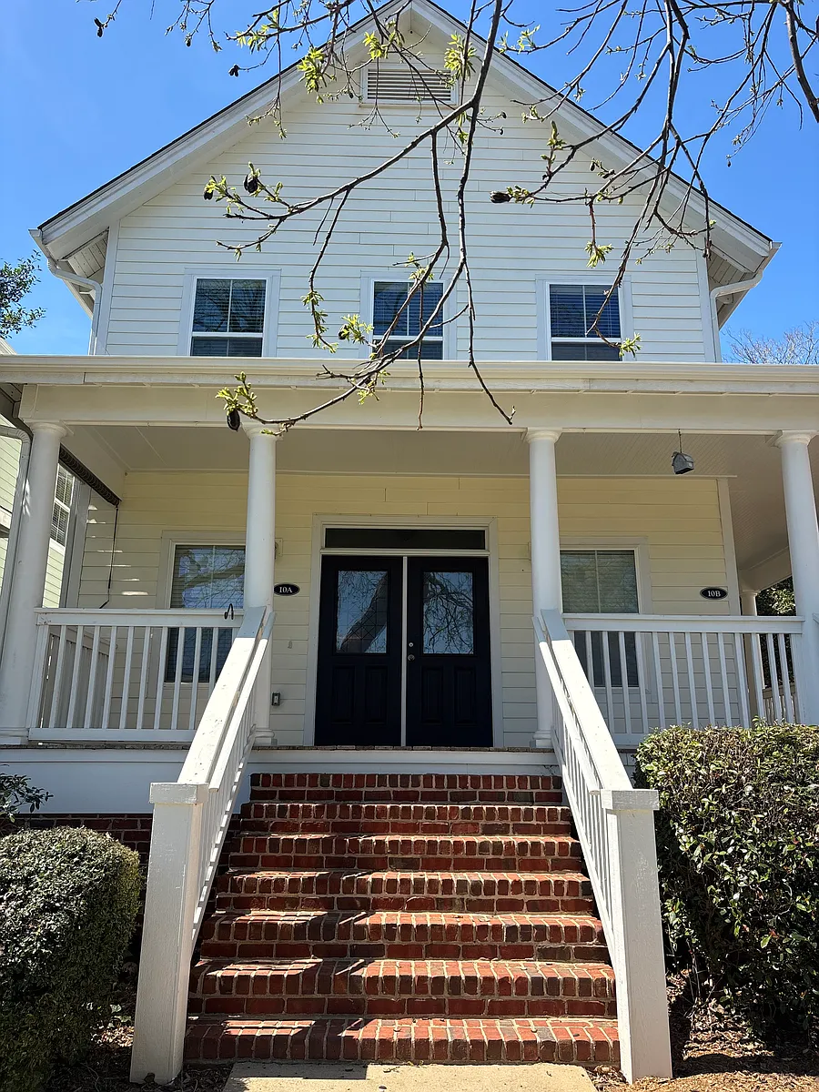 Building Photo - 10 Oakhurst Ave #A