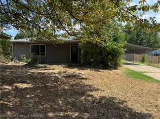 8800 Peters Ct, Mountainburg, AR 72946