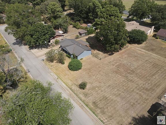 4th image of 105 Pecan Dr