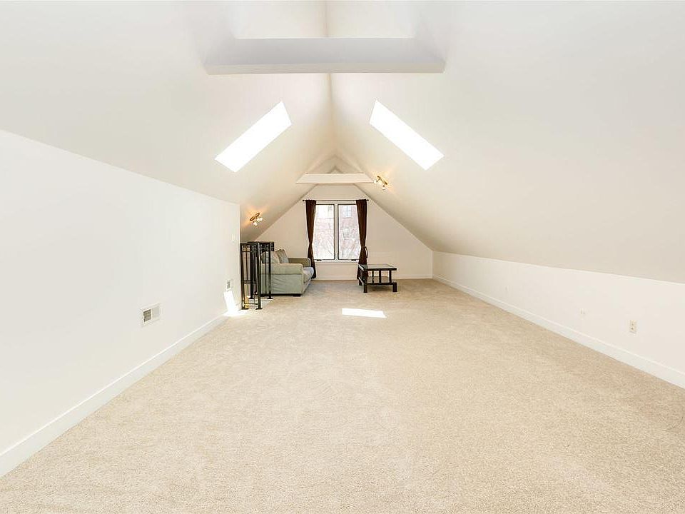 1st image of 1525 W Barry Ave APT 3F