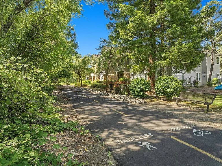 Preserve at Blue Ravine Apartments — Photo 13