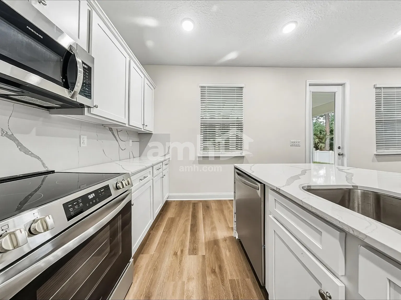 4 bed, 2.5 bath, 1835 sqft, $2,670 — Photo 3