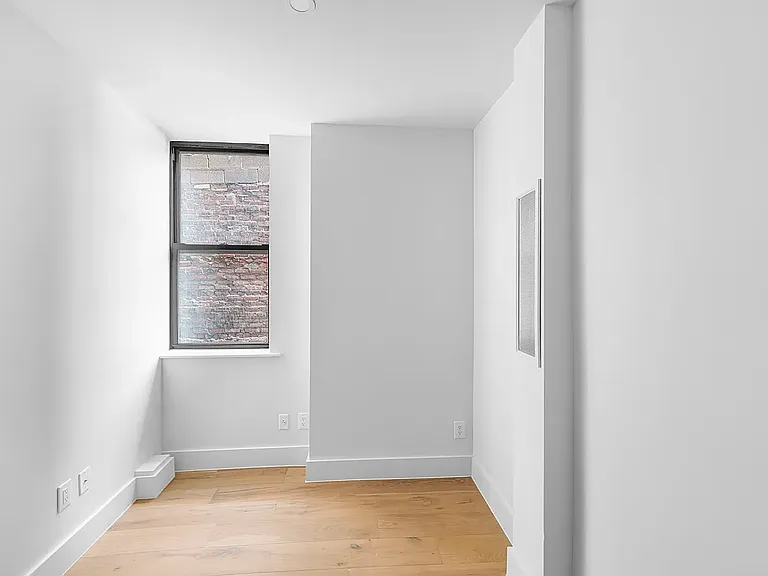 236 W 15th St #23 — Photo 10