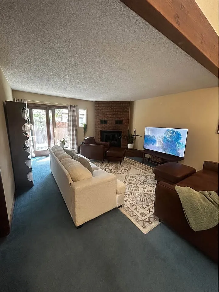 2 bed, 1320 sqft, $1,575 — Photo 2