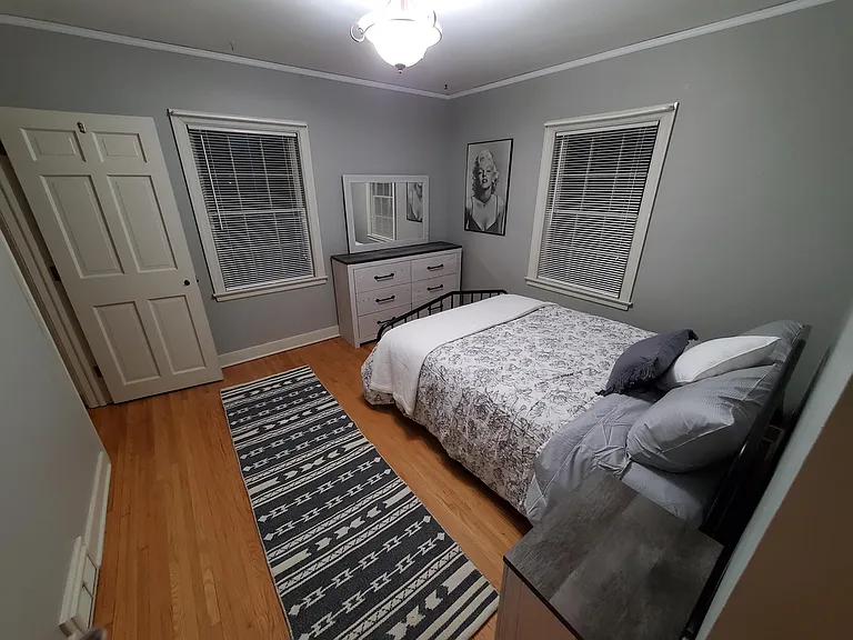 220 W 21st St #3 — Photo 10