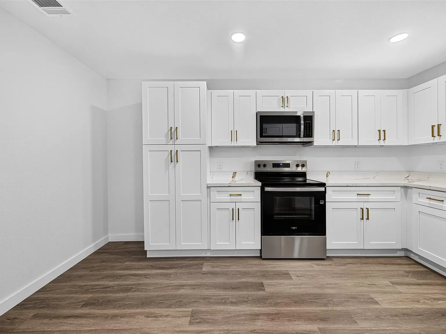 4 bed, 2.0 bath, $1,800 — Photo 3