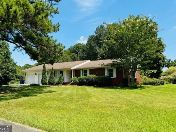 1319 Robertson Rd, Anniston, AL 36207