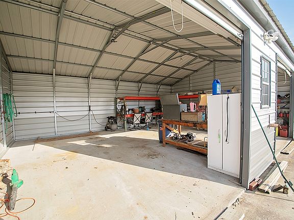 5th image of 176 Graydon Rd