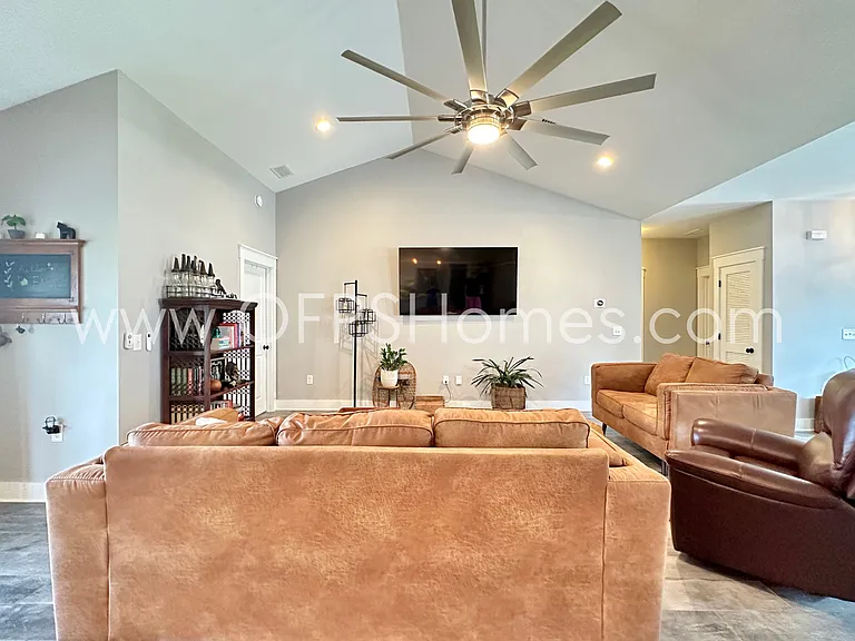 8738 El Paseo St — Photo 4