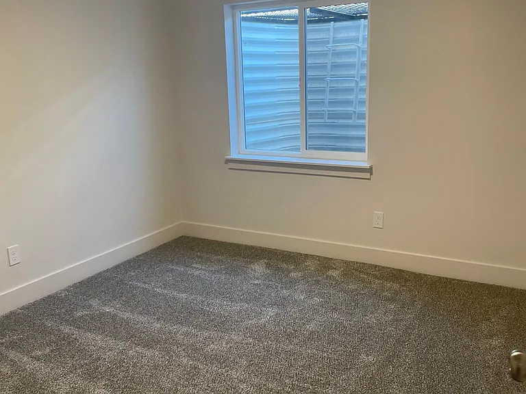 917 N 100 W — Photo 12
