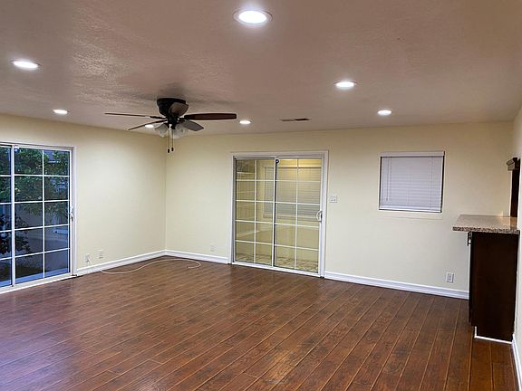 3rd image of 6552 Agnes Ave