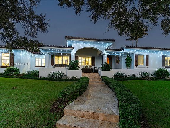 3rd image of 4405 Granada Blvd