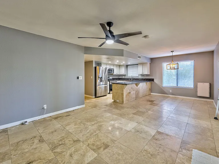 2078 Waverly Cir — Photo 4