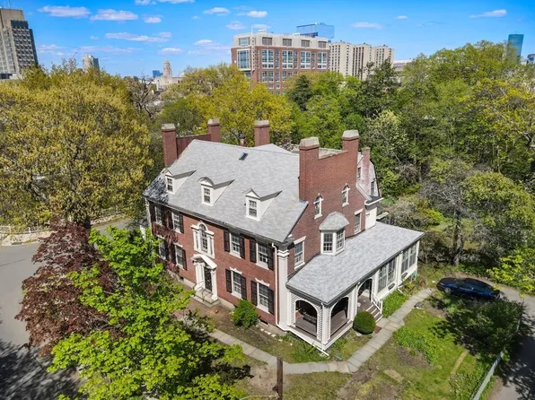 121 Carlton St, Brookline, MA 02446