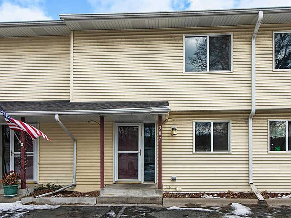 5th image of 307 Winifred St E