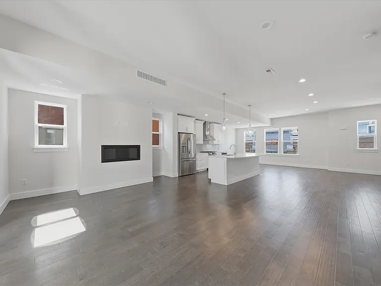 3912 Edwards Rd — Photo 32