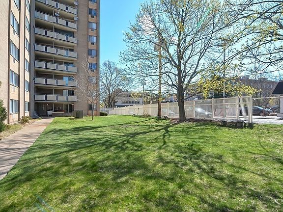 5th image of 1025 Hancock St Unit 14E