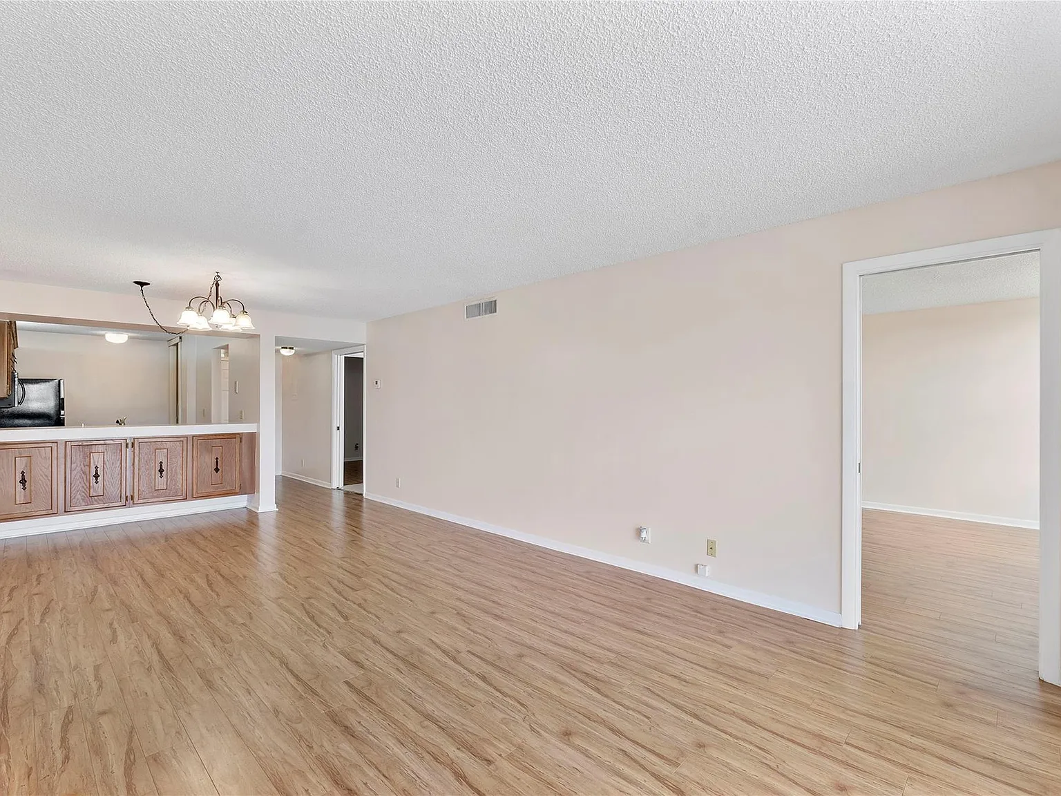 2 bed, 2.0 bath, 990 sqft, $1,900 — Photo 3