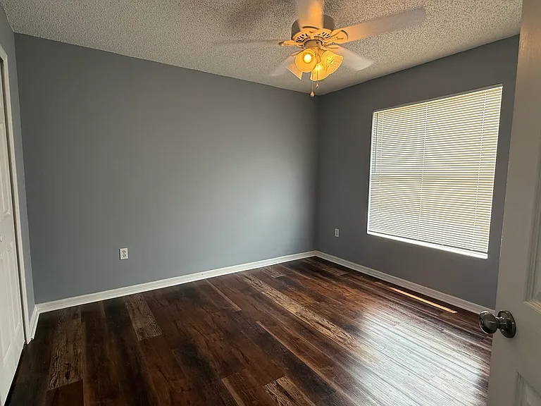 554 Bristol Cir — Photo 31