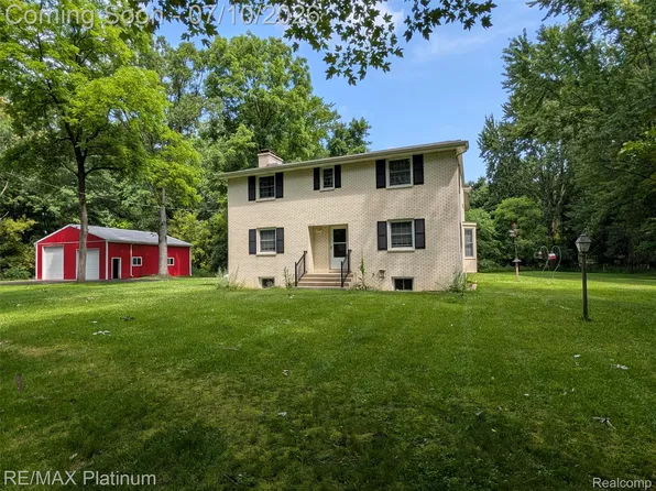 1430 Dauner Rd, Fenton, MI 48430