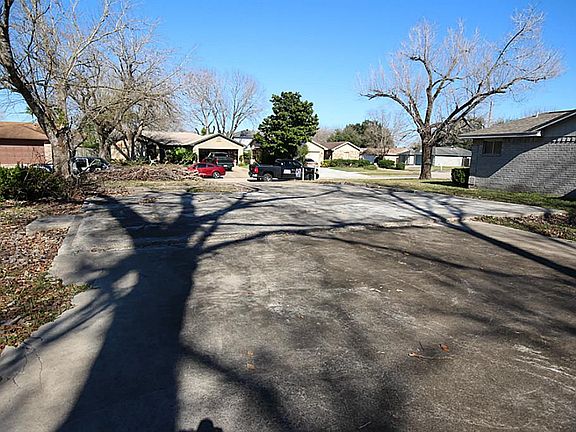 3rd image of 2722 S Belgravia Dr