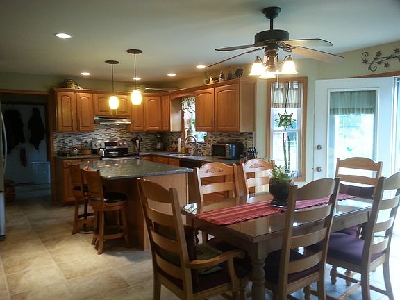 Large 30' eat in kitchen