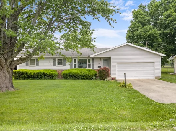 723 E Blackburn St, Paris, IL 61944