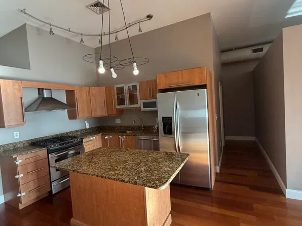 10 Ocean Ave, Revere, MA
