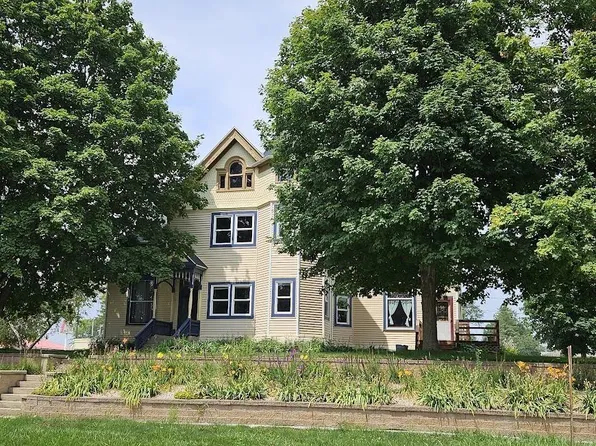 214 W Maple St, West Union, IA 52175