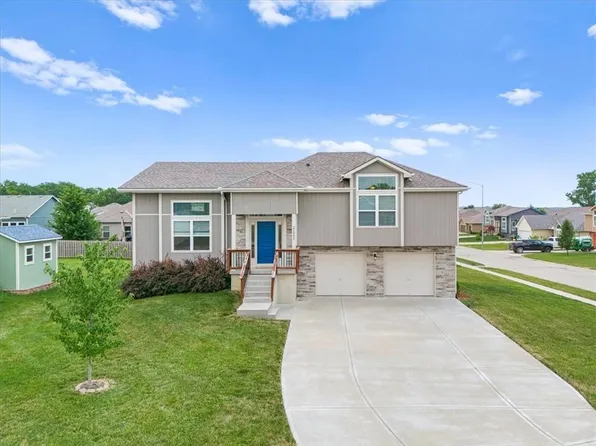 21645 Wilson St, Spring Hill, KS 66083