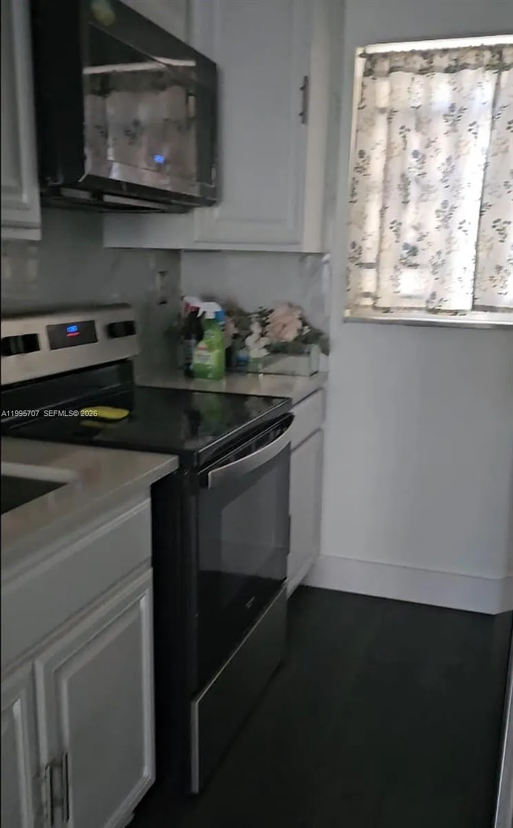 Photo 2 of 20 - 6055 W 19th Ave #209 - Hialeah, FL Building Photo - 6055 W 19th Ave #209