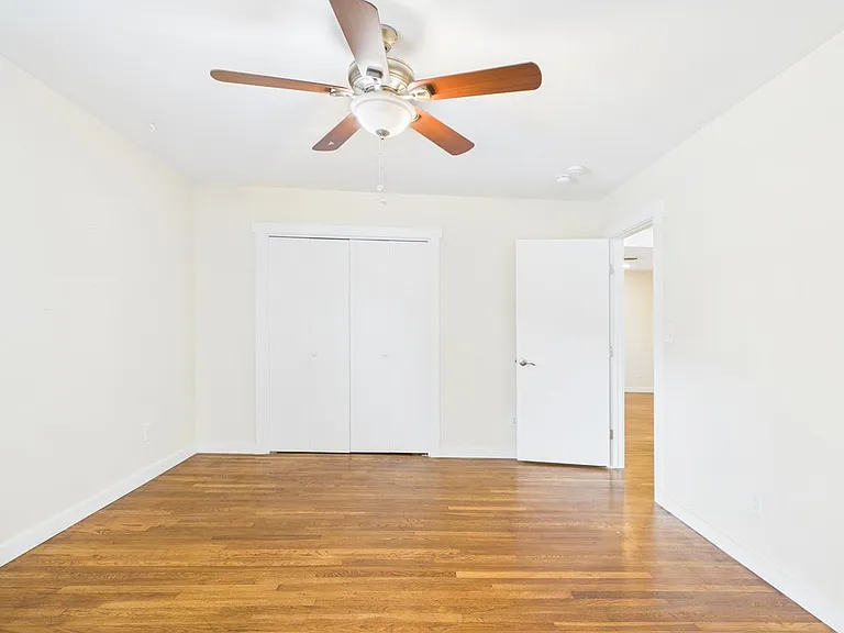 409 S Pear St — Photo 10