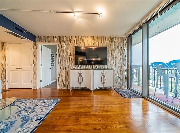 2nd image of 600 E Admiral Blvd #1404
