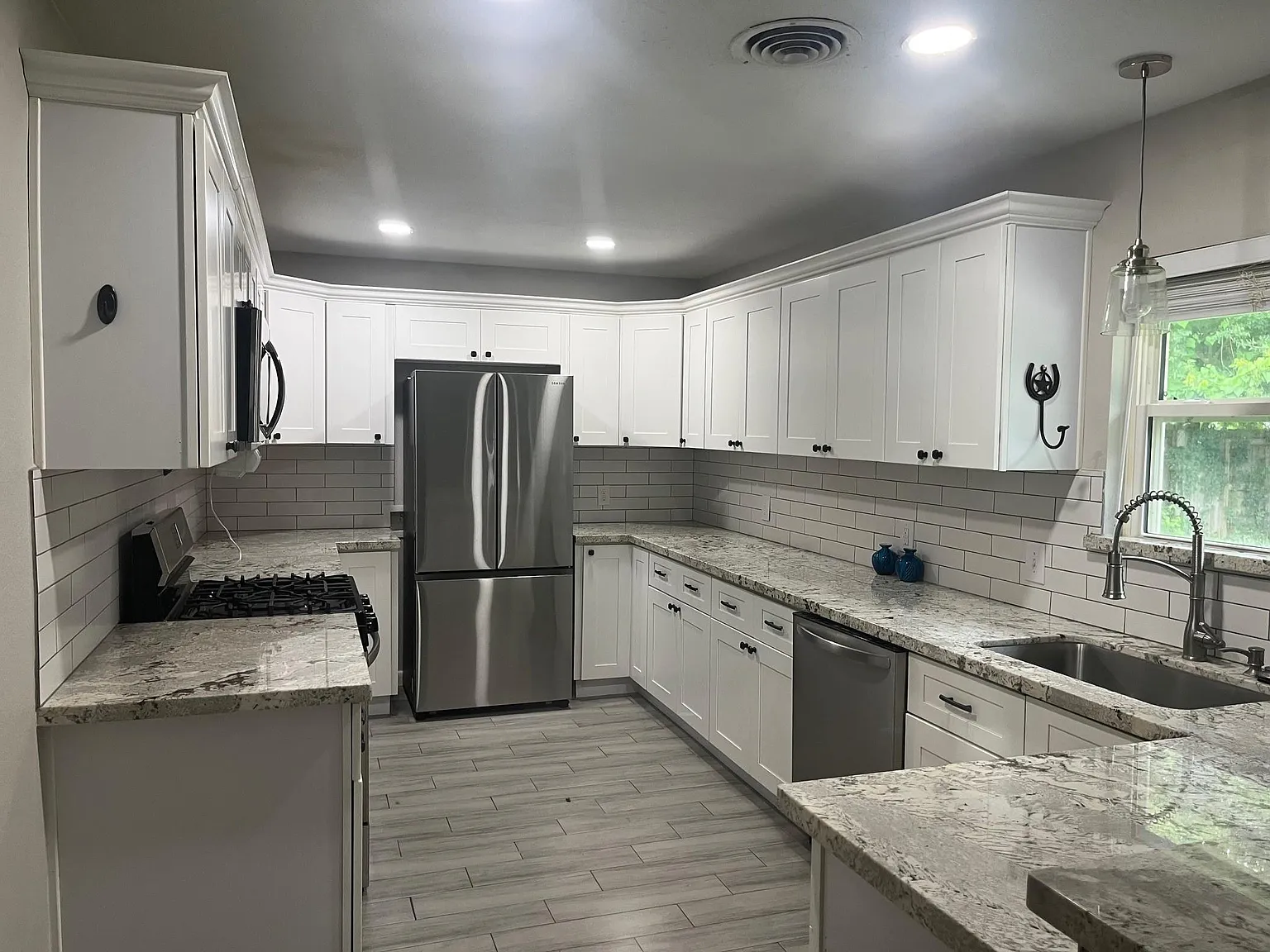 4 bed, 2.0 bath, 1673 sqft, $2,100 — Photo 2