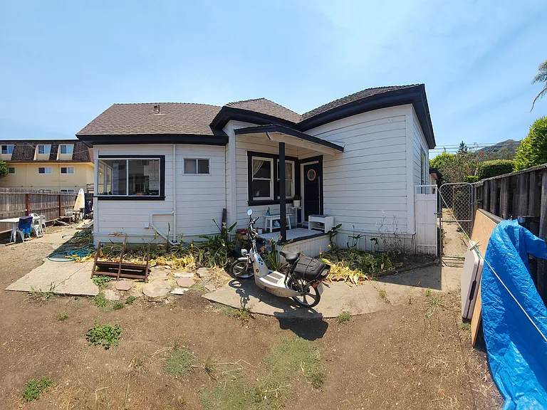 554 W Foothill Blvd — Photo 32