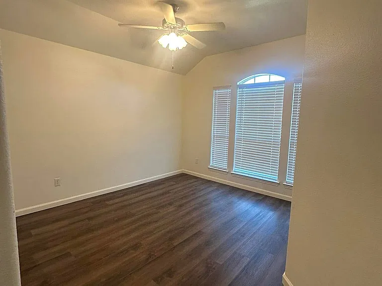 2145 Cedar Park Dr — Photo 13