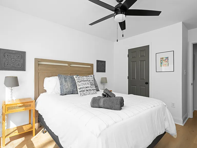 604 Julian St NW — Photo 18