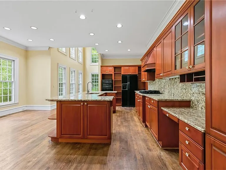 430 W Wesley Rd NW — Photo 17