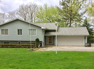 830 N Franklin St, Manchester, IA 52057