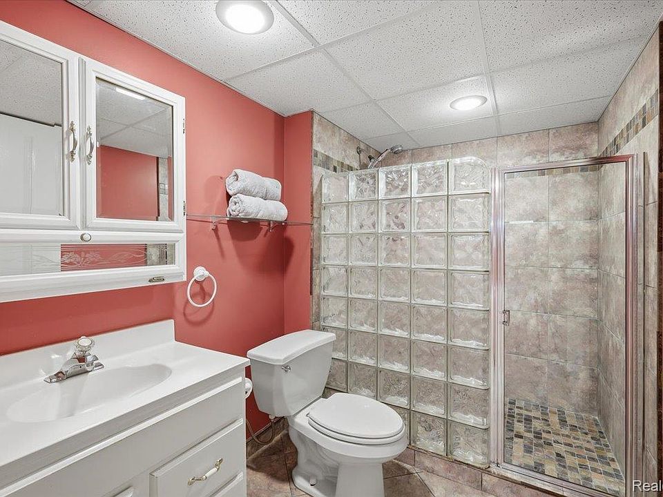 48461 Newcastle Ct, photo 28