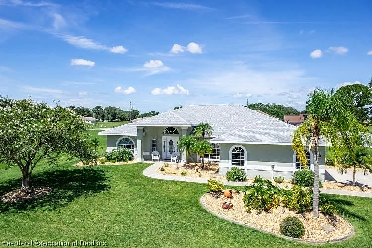1st image of 424 Holly Dr
