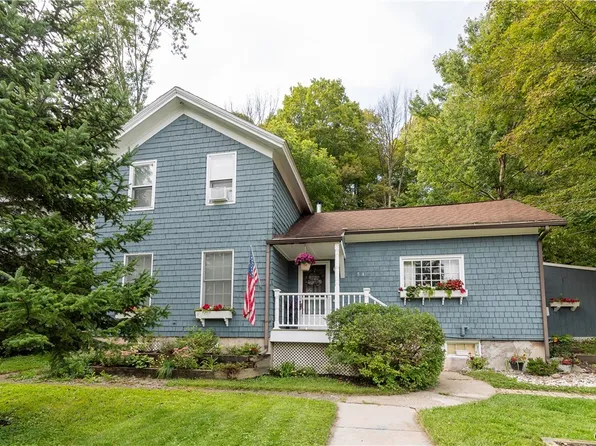 54 Elm St, Camillus, NY 13031