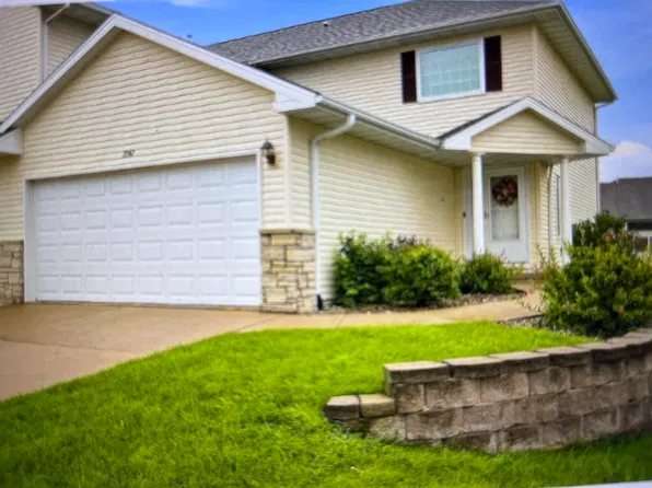 3542 Stoneview Cir SW, Cedar Rapids, IA 52404