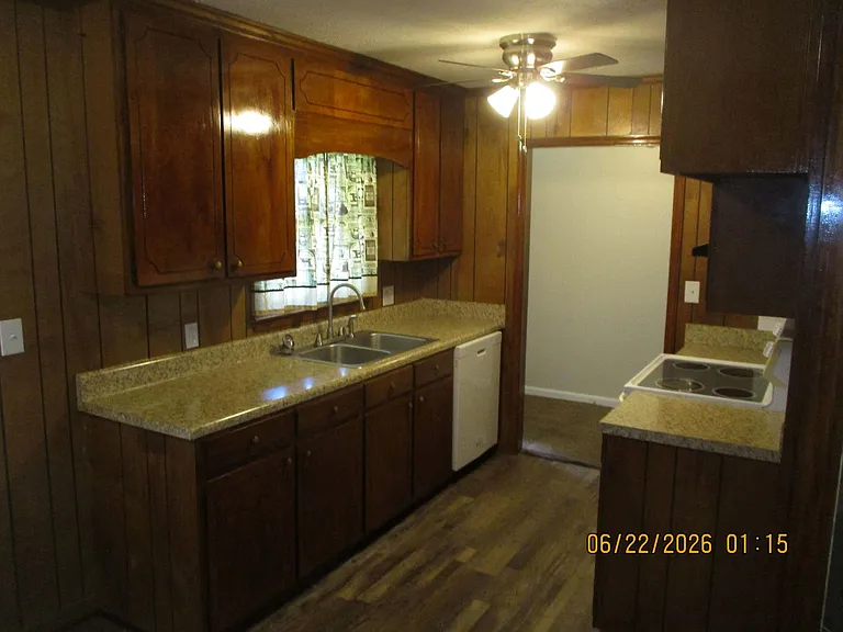 1108 Duke Ln — Photo 4