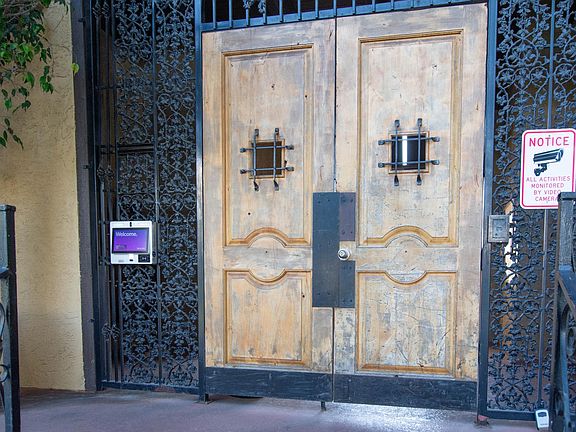2nd image of 882 Victor Ave APT 10