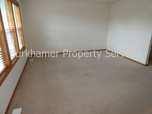 3rd image of 173 Summit Place Dr