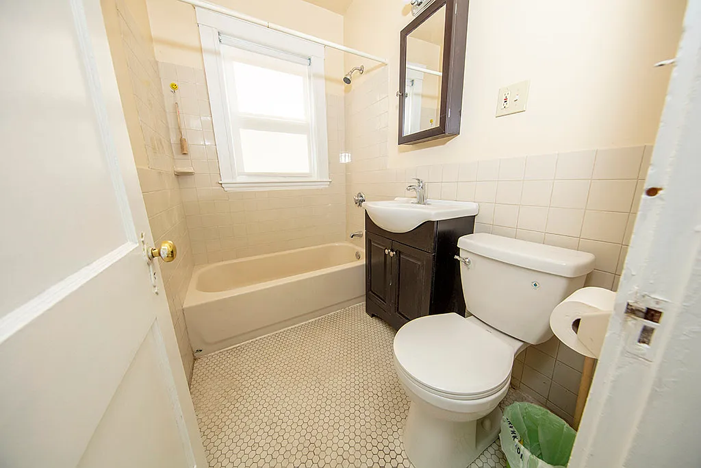 4 bed, 2.0 bath, 1000 sqft, $3,800 — Photo 1