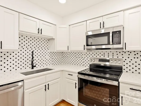 1936 Lakedell Dr, Charlotte, NC 28215