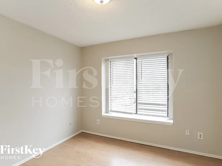 8603 Kinghaven St — Photo 13